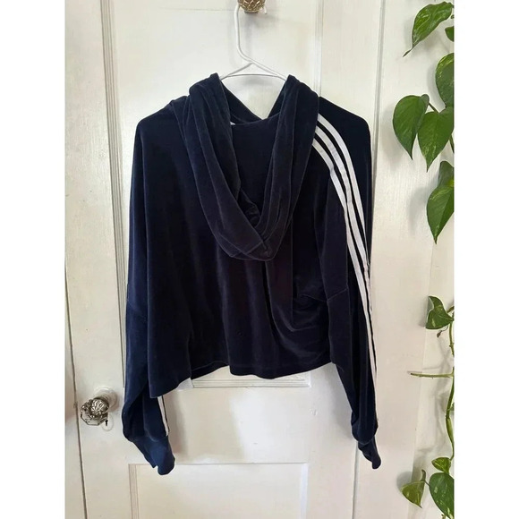 Adidas women’s size medium cropped sweater - Picture 6 of 7